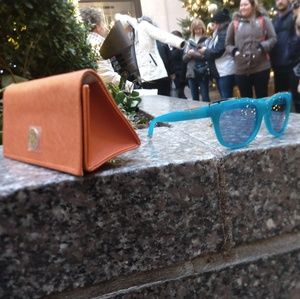 Still Christmas Sale: Tory Burch 9043